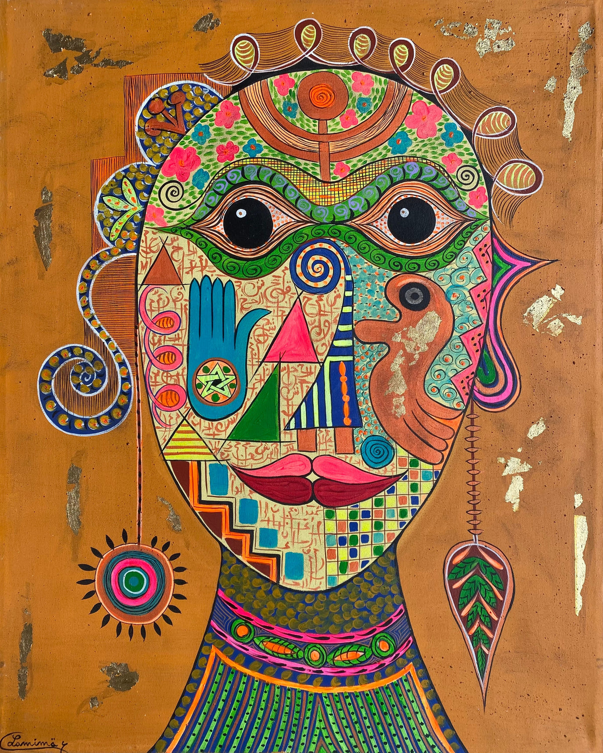 Visage multicolore sur fond ocre — Youssef Lamima, 100 × 80 cm